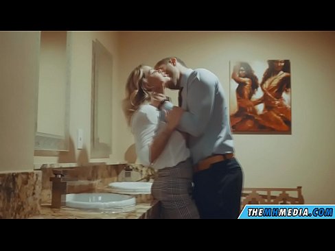 ❤️ وقتی یک بلوند بی تنه شما را در یک دستشویی عمومی اغوا می کند ☑ فیلم پورنو در fa.naughtyhentai.ru